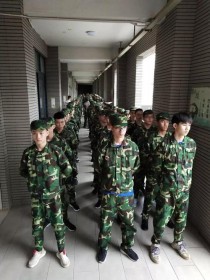 以爱为名？21岁女大学生被父母骗进戒网瘾学校遭虐待