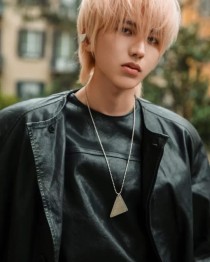 蔡徐坤：从全网群嘲到顶流逆袭，内娱最魔幻的反转